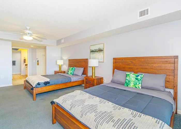Modern Condo At Yacht Club Villas