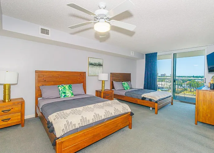 Modern Condo At Yacht Club Villas